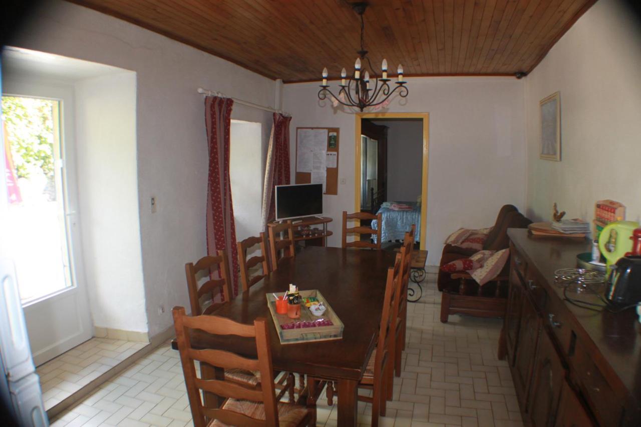 Les Ecureuils Villa Saint-Priest  ภายนอก รูปภาพ
